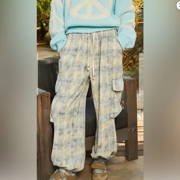 POL “ Selena 2 “ POL Cargo Plaid Joggers 60 - Picture 3 of 5